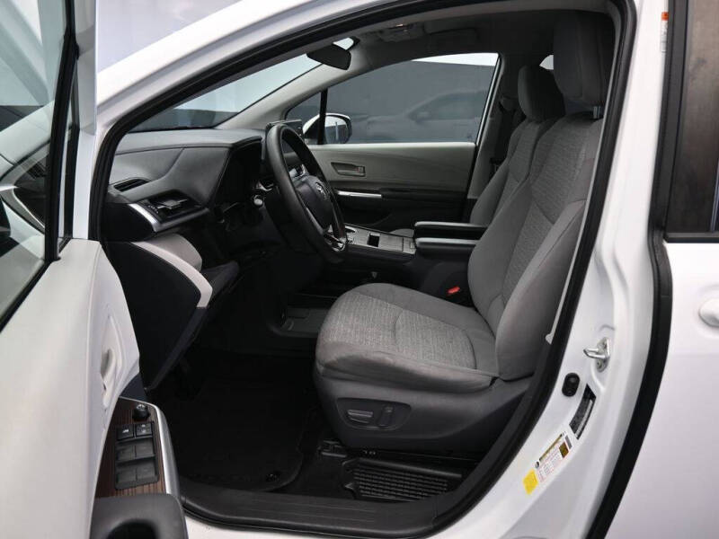 2021 Toyota Sienna LE 8-Passenger