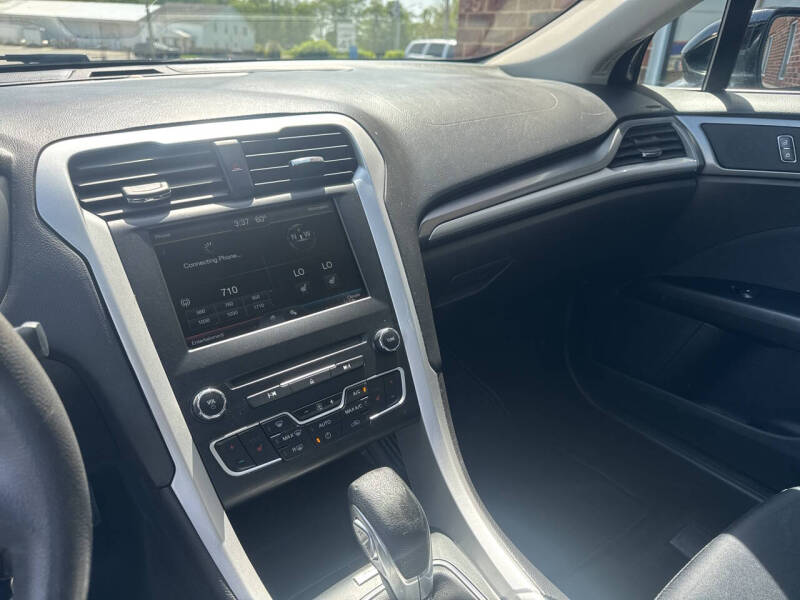 2016 Ford Fusion SE