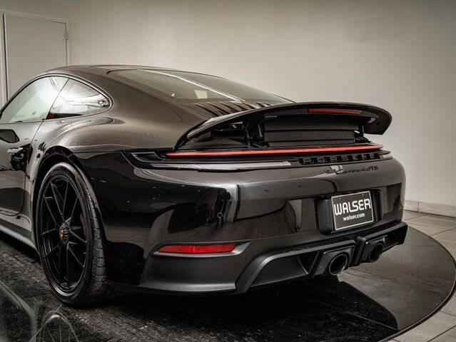 2025 Porsche 911 Carrera 4 GTS