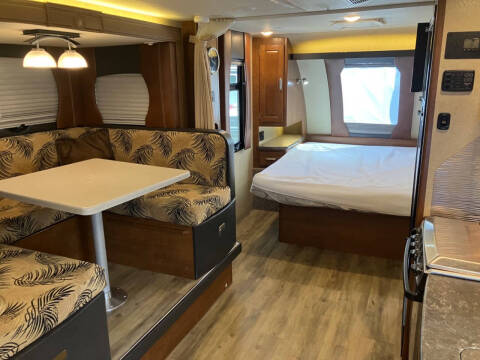 2017 Lance Camper M-1995