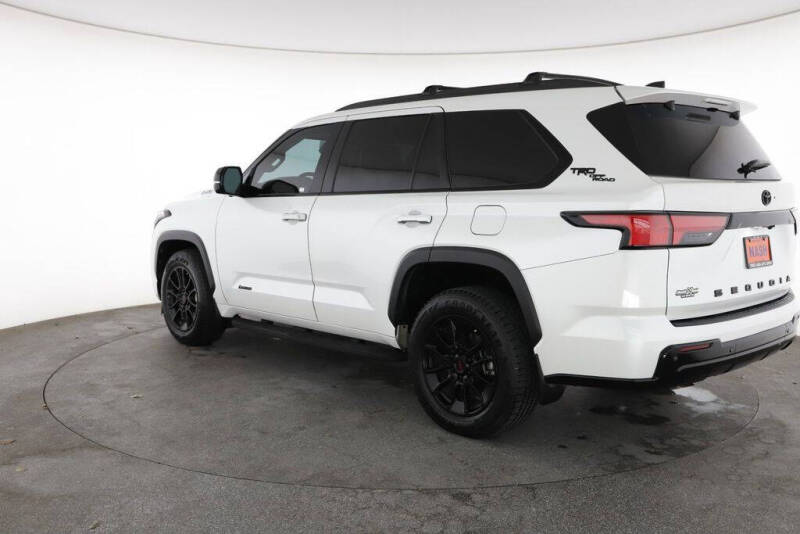 2024 Toyota Sequoia SR5