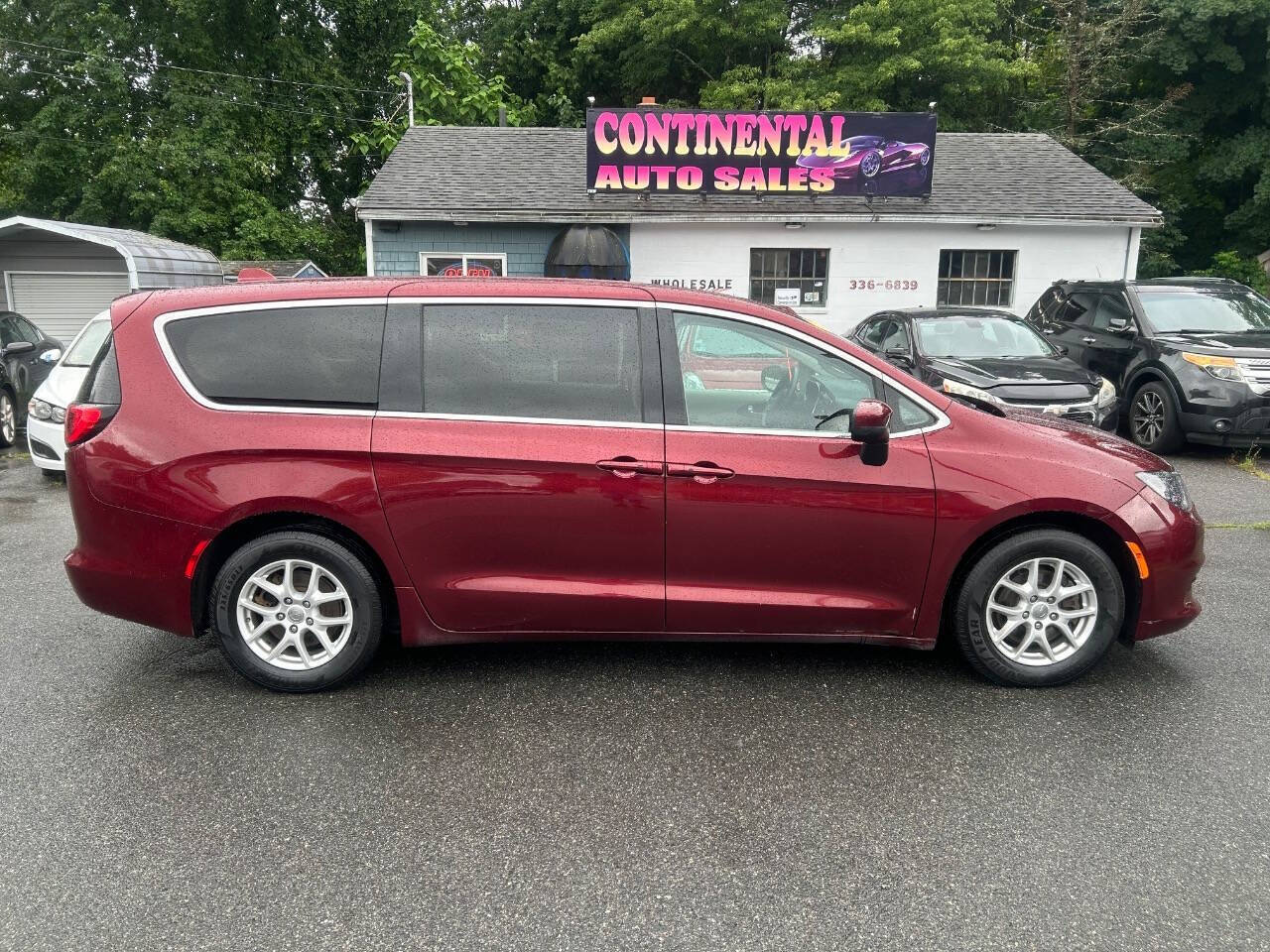 Velvet Red Pearl Coat 2017 Chrysler Pacifica Minivan Front-Wheel Drive 9-Speed Automatic