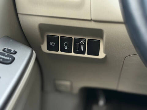 2014 Toyota Prius v Five