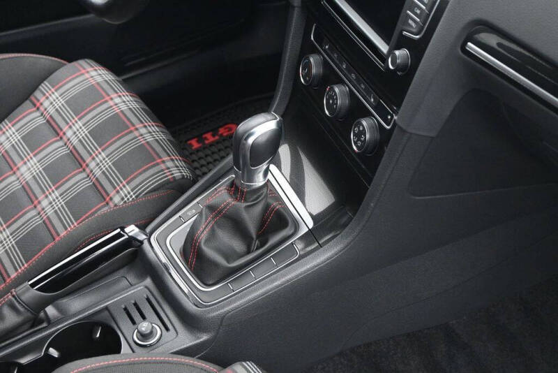 2017 Volkswagen Golf GTI Sport