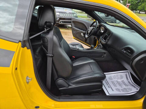 2017 Dodge Challenger SXT Plus