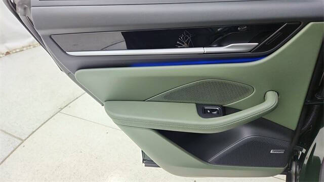 2025 Porsche Macan 4S Electric