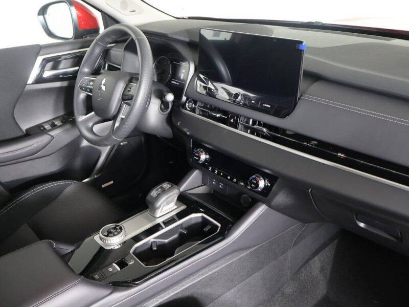 2026 Mitsubishi Outlander ES