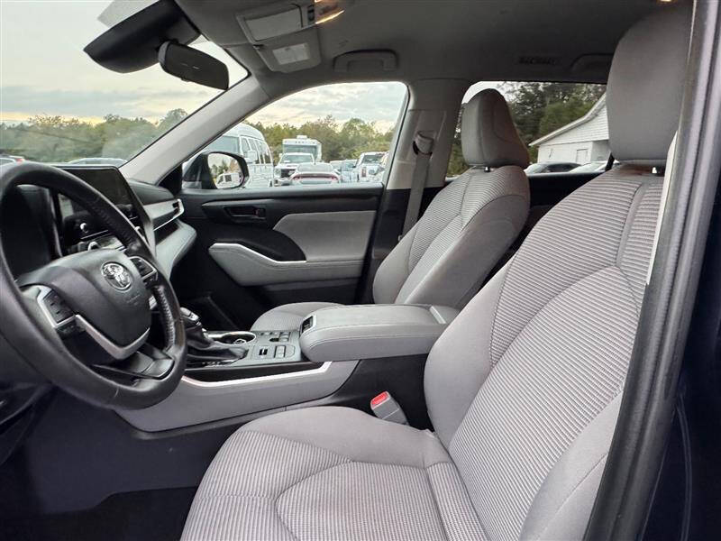 2024 Toyota Highlander LE