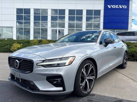 2024 Volvo S60 B5 Core Dark Theme