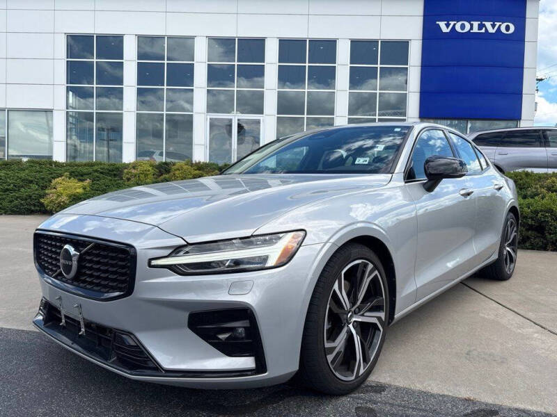 2024 Volvo S60 B5 Core Dark Theme