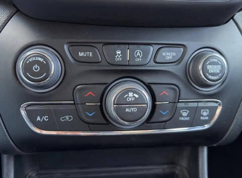 2022 Jeep Cherokee Latitude Lux