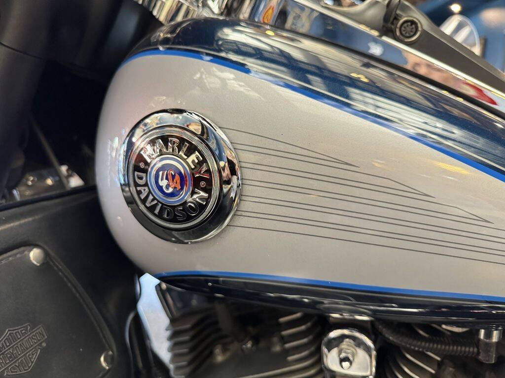 2002 Harley-Davidson® FLHTC - Electra Glide® Cl 11