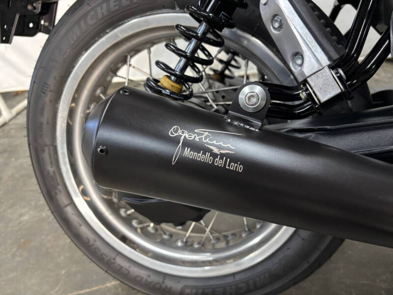 2022 Moto Guzzi V7 Stone