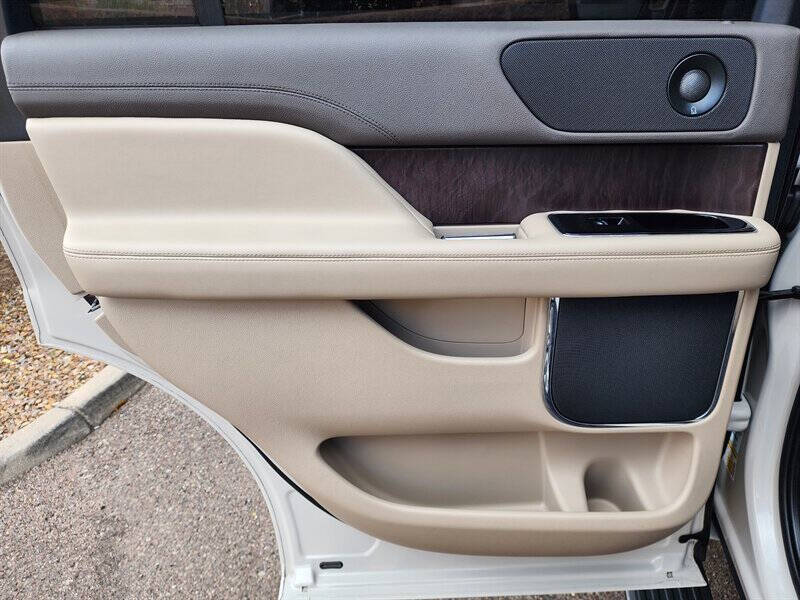 2023 Lincoln Navigator Standard