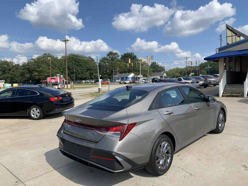 2024 Hyundai Elantra SEL