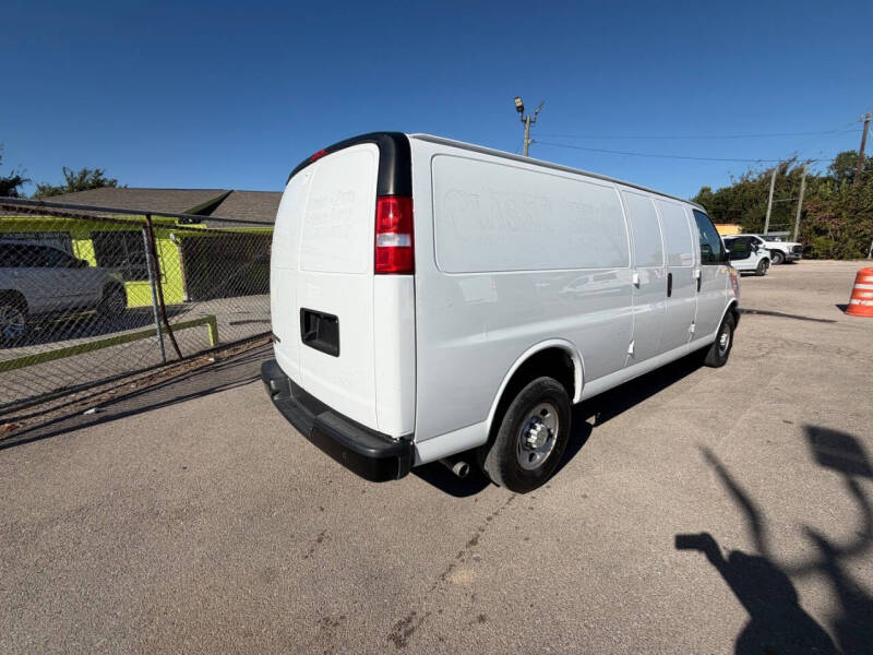 2022 Chevrolet Express 2500