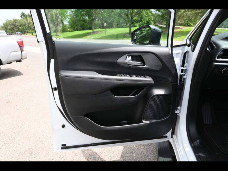 2025 Chrysler Voyager LX