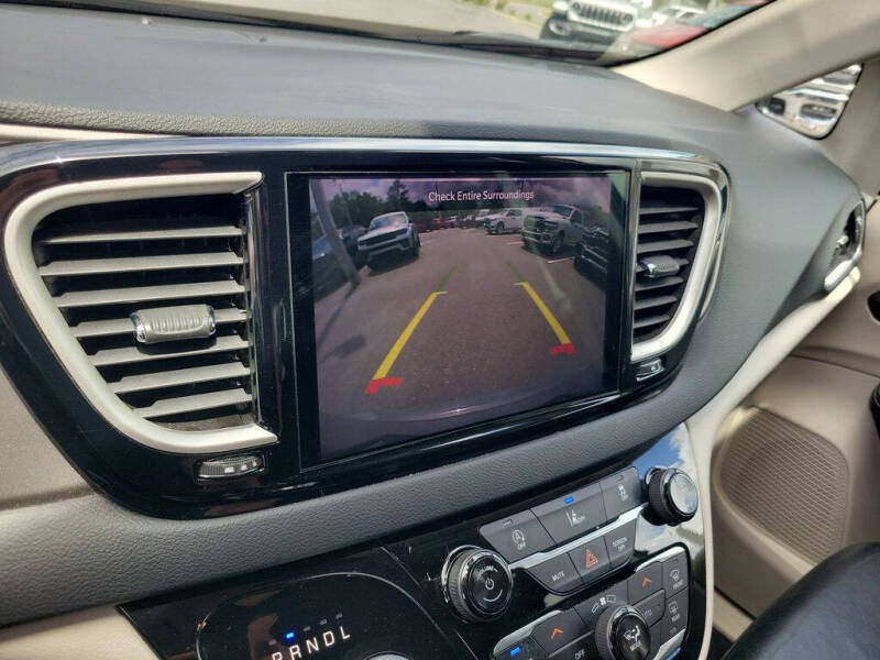 2022 Chrysler Pacifica Touring L