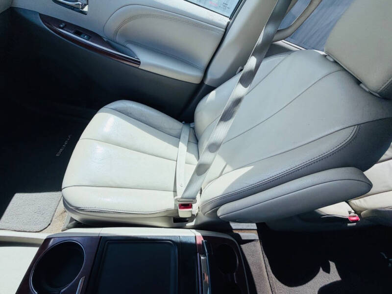 2013 Toyota Sienna Limited 7-Passenger