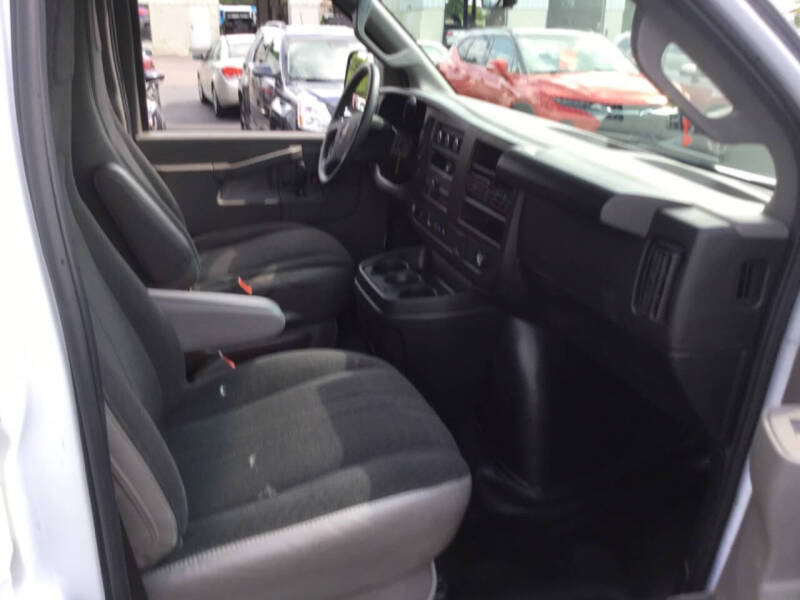 2022 GMC Savana 2500