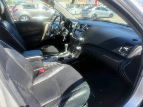 2012 Toyota Highlander SE