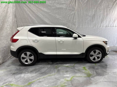 2022 Volvo XC40 T5 Momentum