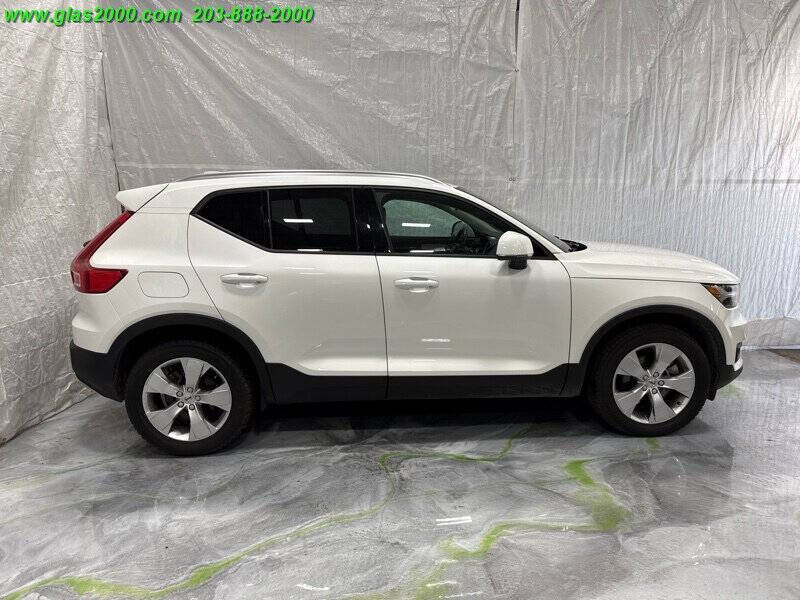 2022 Volvo XC40 T5 Momentum