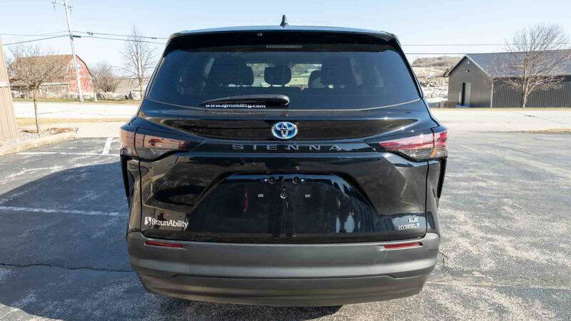 2024 Toyota Sienna LE 8-Passenger