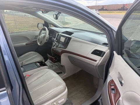 2014 Toyota Sienna XLE 7-Passenger Auto Access Seat