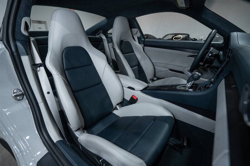 2019 Porsche 911 Carrera GTS