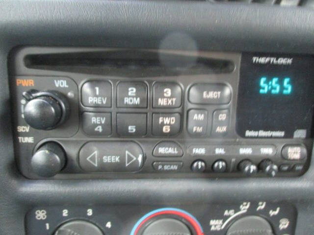 2000 Chevrolet S-10 LS