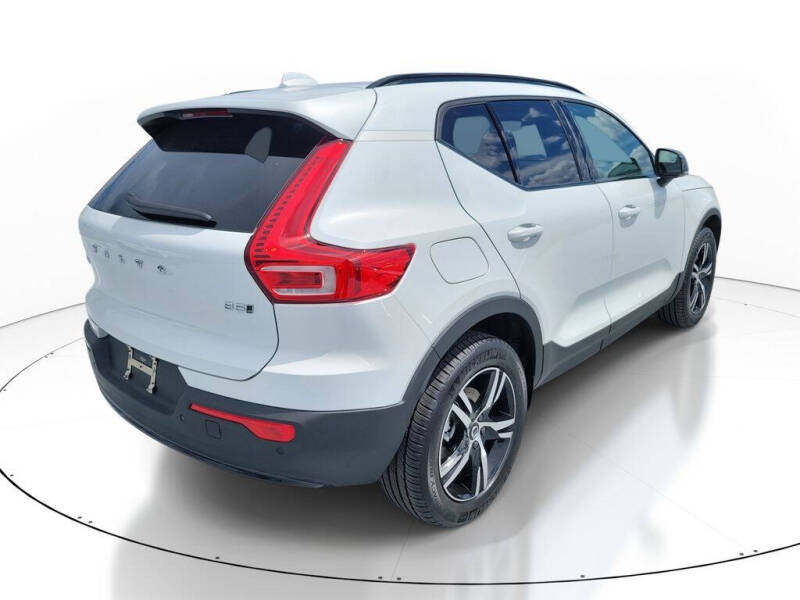 2026 Volvo XC40 B5 Core