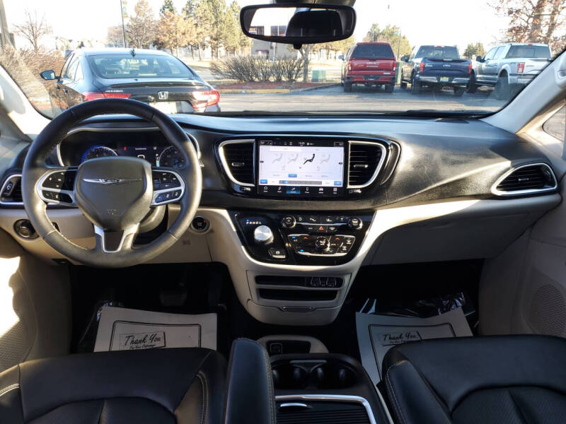 2024 Chrysler Pacifica Touring L
