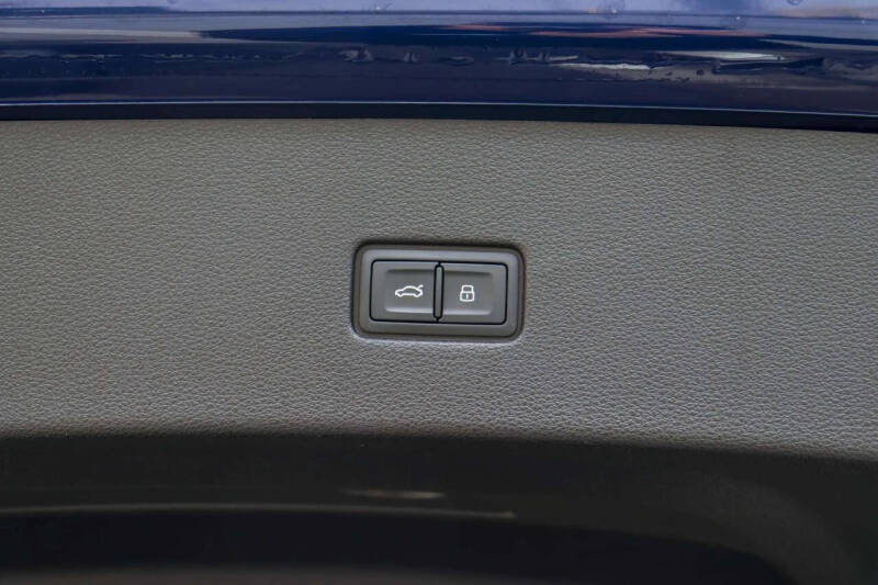 2021 Audi Q8 quattro Premium Plus 55 TFSI