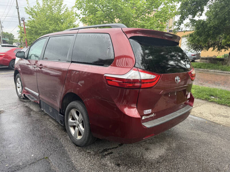 2017 Toyota Sienna LE 8-Passenger