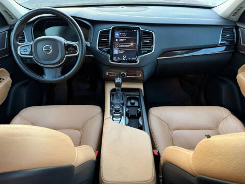 2016 Volvo XC90 T6 Momentum