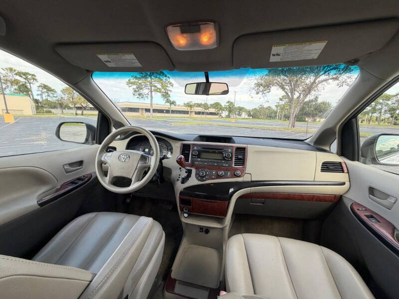 2012 Toyota Sienna Base 7-Passenger