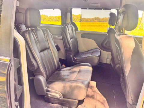 2011 Chrysler Town and Country Touring-L