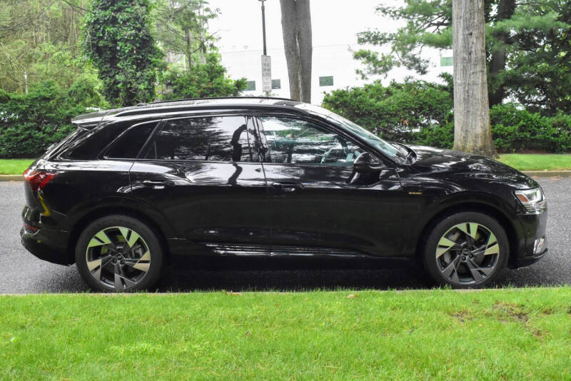 2021 Audi e-tron quattro Premium