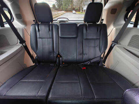 2016 Chrysler Town and Country Touring