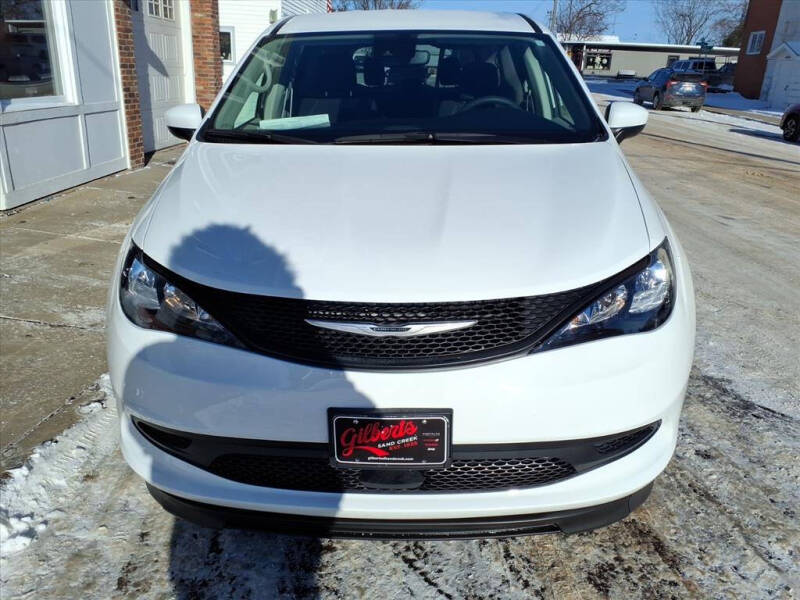 2022 Chrysler Voyager LX