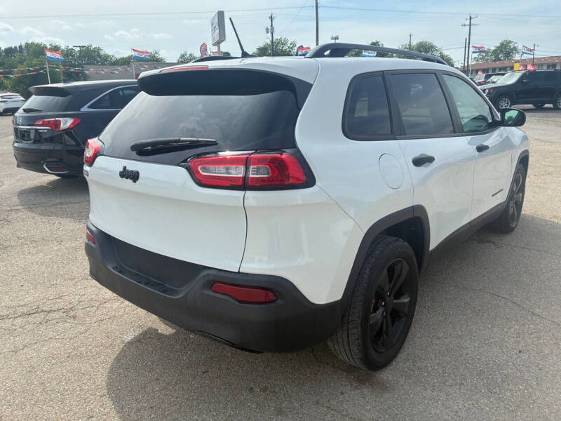 2017 Jeep Cherokee Sport