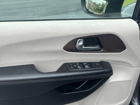 2022 Chrysler Voyager LX