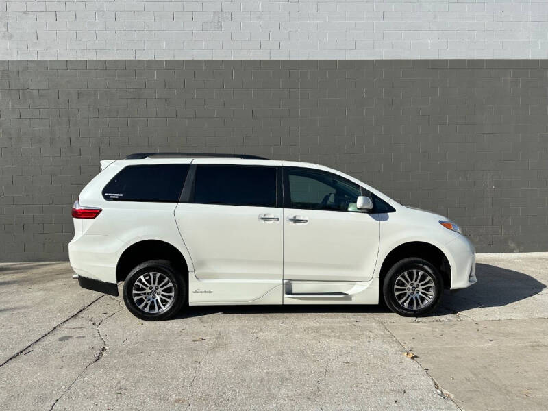 2019 Toyota Sienna XLE 7-Passenger Auto Access Seat