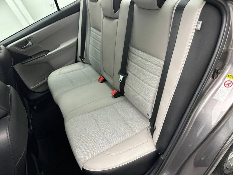 2017 Toyota Camry SE