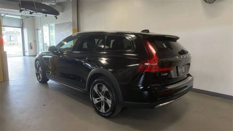 2024 Volvo V60 Cross Country B5 Plus