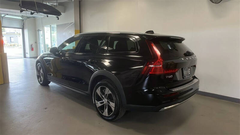 2024 Volvo V60 Cross Country B5 Plus
