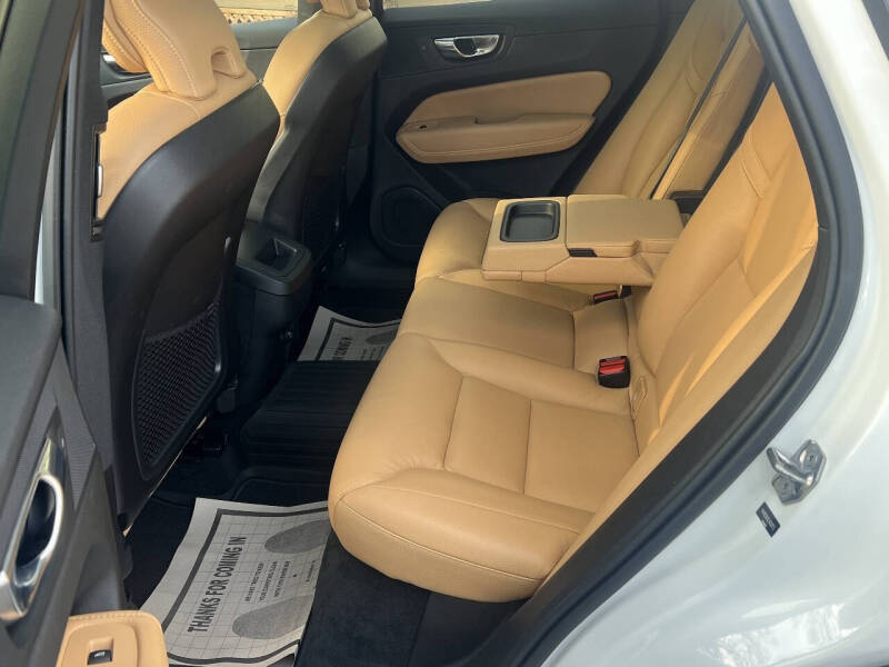 2020 Volvo XC60 T5 Momentum