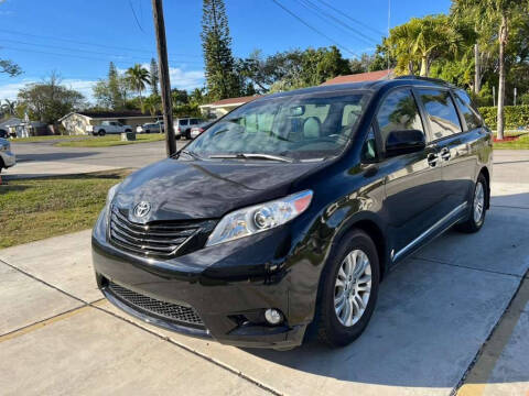 2017 Toyota Sienna XLE 7-Passenger Auto Access Seat