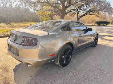 2014 Ford Mustang V6